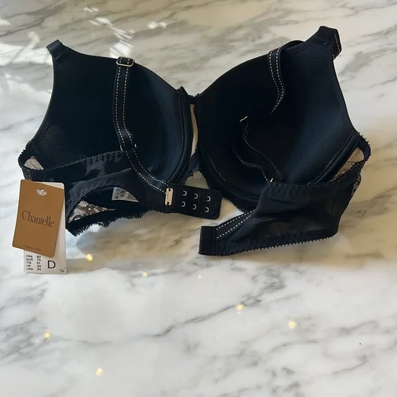 Chantelle bra